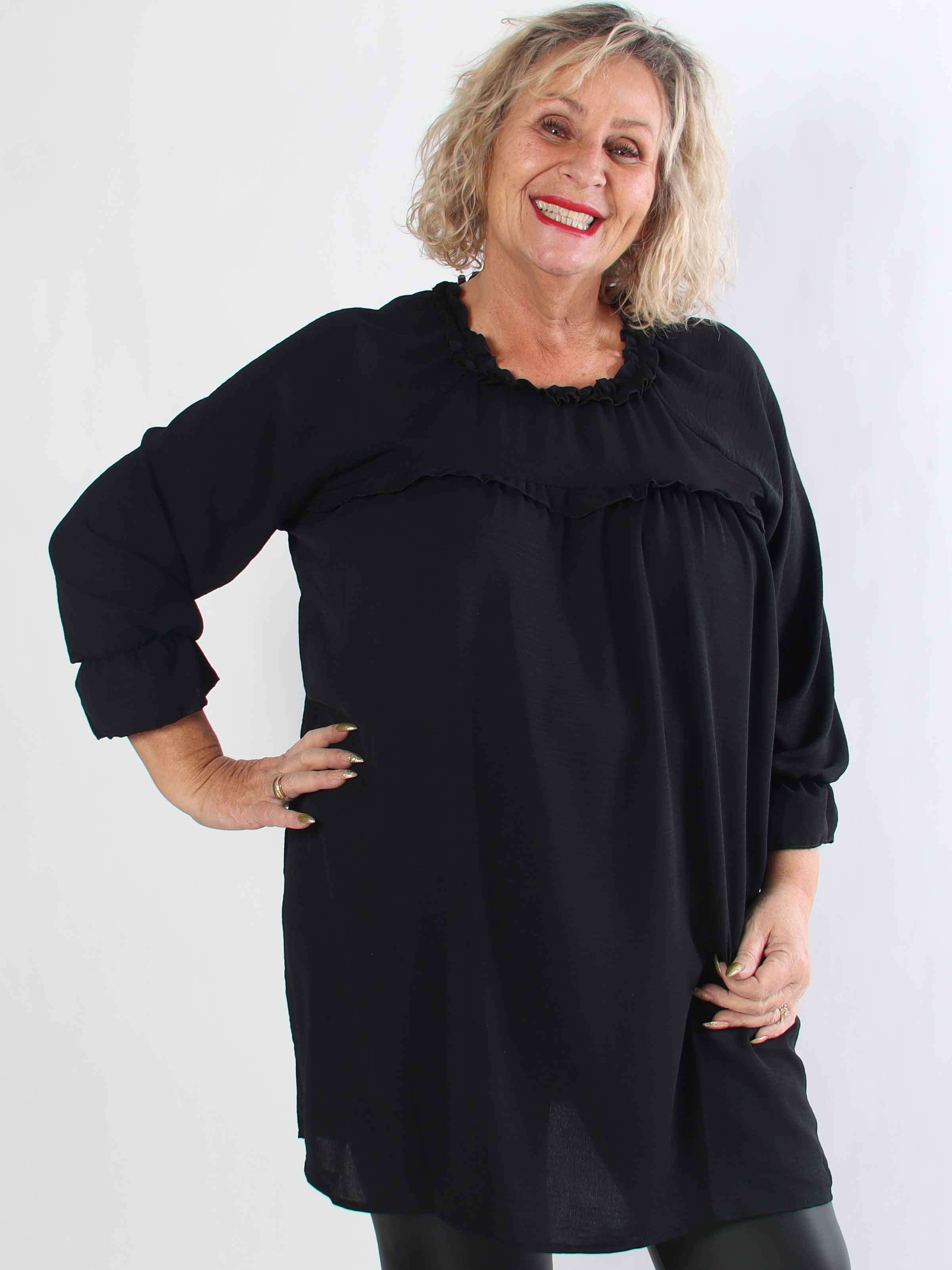 Waleria - Sød plus size kjole i viskose med fine flæsedetaljer